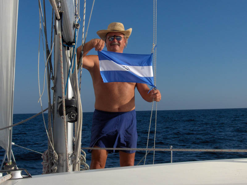 Put up El Salvadors Flag