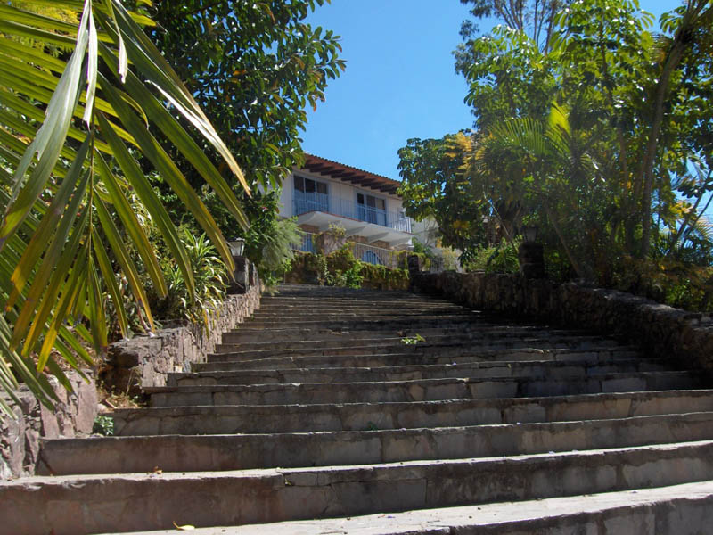 02 - Entrance to La Borda Hotel