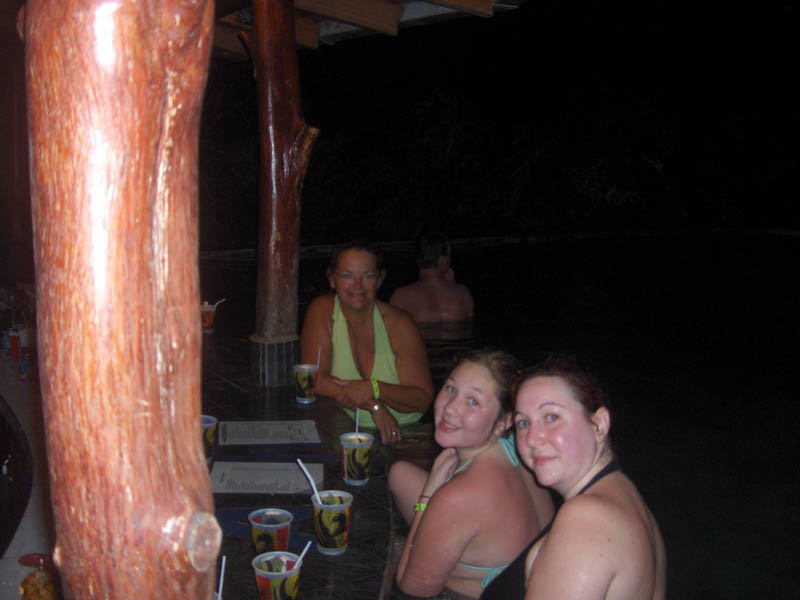 Chicas at the water bar